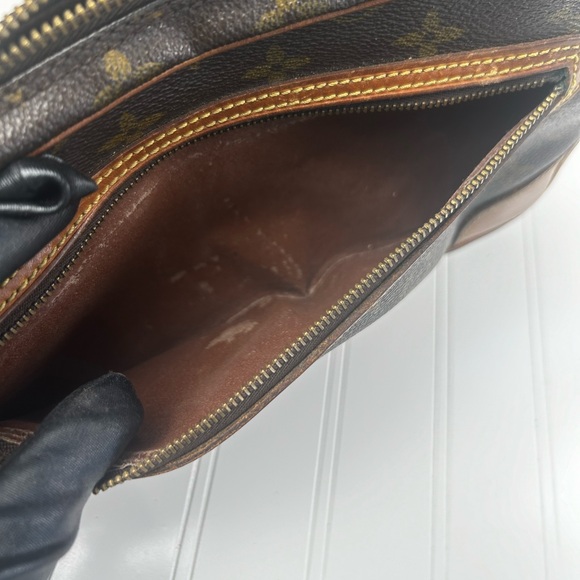 Louis Vuitton
Marly Dragonne GM Clutch Bag - Picture 6 of 14